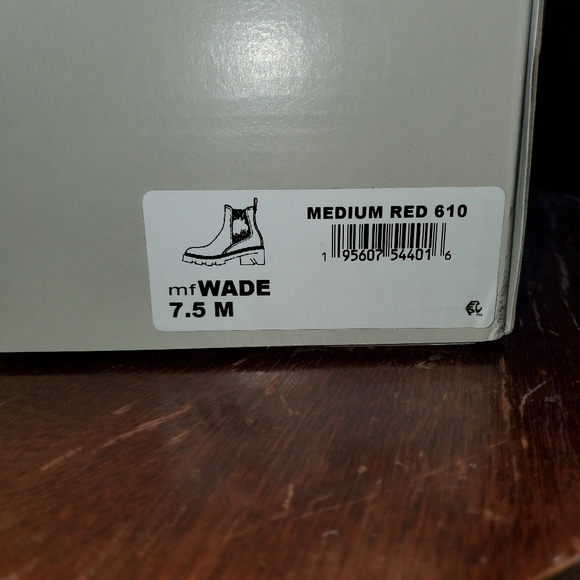 MARC FISHER NWT WOMENS WADE LUG SOLE SLIPON CHELSEA BOOTIES. - Picture 4 of 8